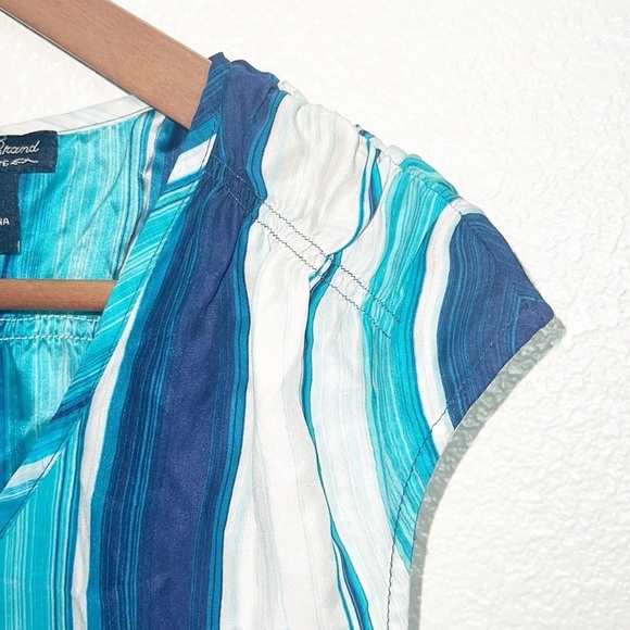 Lucky Brand Blue Striped Cap Sleeve Women’s Blouse With Button Closure & Keyhole - Picture 7 of 9
